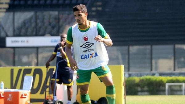 Henrique foi titular sbado, mas no sabe se segue no meio contra o Santa Cruz