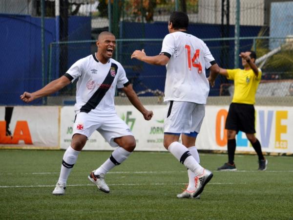 Vasco manteve os 100% de aproveitamento com vitria diante do Rio So Paulo