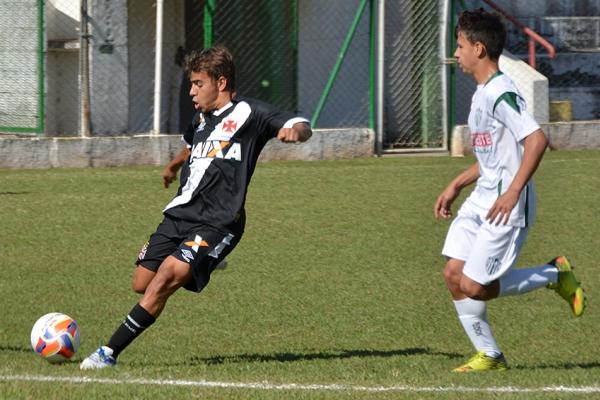 Felipinho marcou o primeiro gol do Gigante da Colina