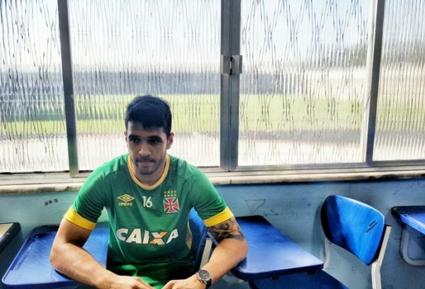 Luan retorna  sala de aula do Colgio Vasco da Gama