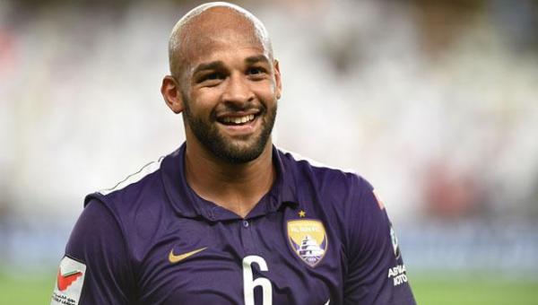Fellipe Bastos com a camisa do Al Ain