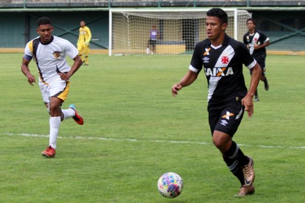 Ruan Batista balanou as redes duas vezes 