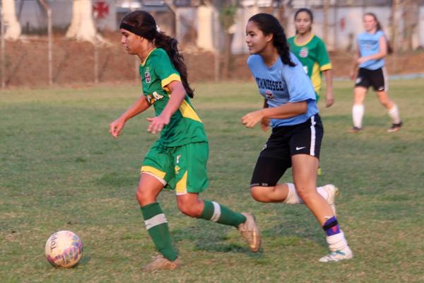 Cindy em ao contra a equipe de Tennesse