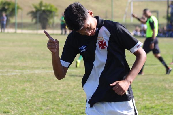 Joo Vitor se destacou com trs gols