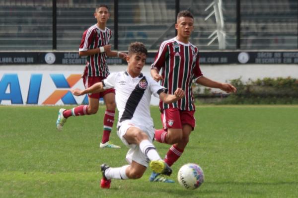 Matheus Lima executa lanamento na etapa inicial