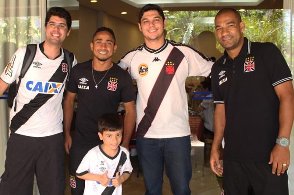 Jorge Henrique e Rodrigo atendem os Gigantes no hotel