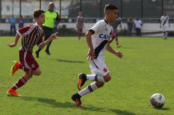 Miguel em ao contra o Fluminense na Colina