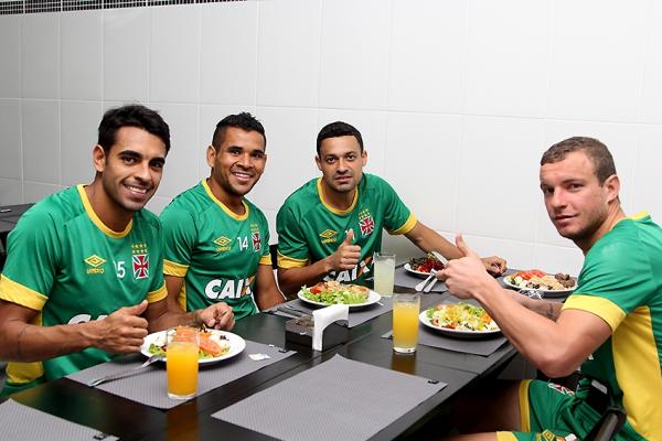 Jogadores almoam no novo restaurante