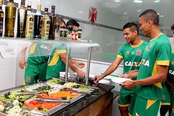 Atletas no novo restaurante da equipe profissional