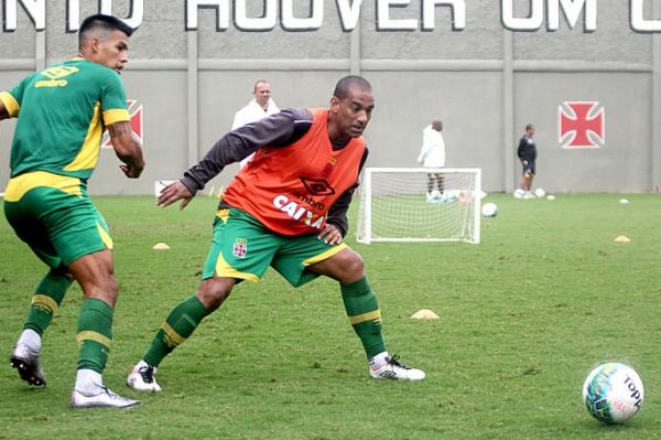Rodrigo durante treinamento em So Janurio