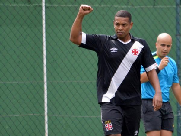 Z Renato  um dos goleadores do Vasco no Estadual