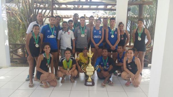Vascanos brilharam na regata tradicional de So Salvador