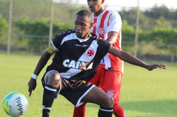 Como a negociao com o Cricima melou, Yago deve voltar ao Vasco da Gama