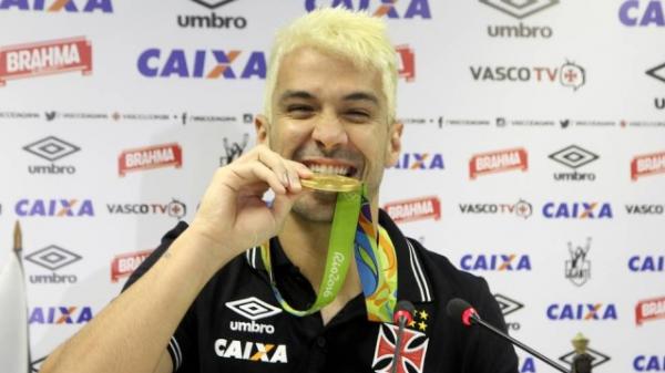 Luan foi campeo ao lado de Gabriel, do Santos