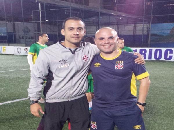 Antes da partida, o ex-preparador fsico Batuta deu as boas-vindas ao novo preparador da equipe Cruzmaltina Erick Miranda