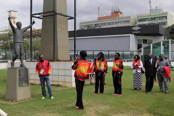 Esttua do Romrio tambm foi muito tietada pelos africanos