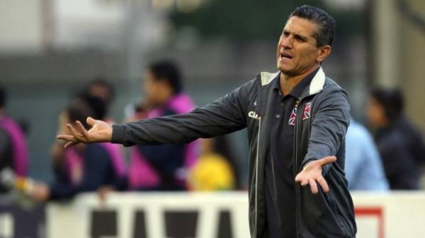 Jorginho no gostou do gesto de Rodrigo em treino