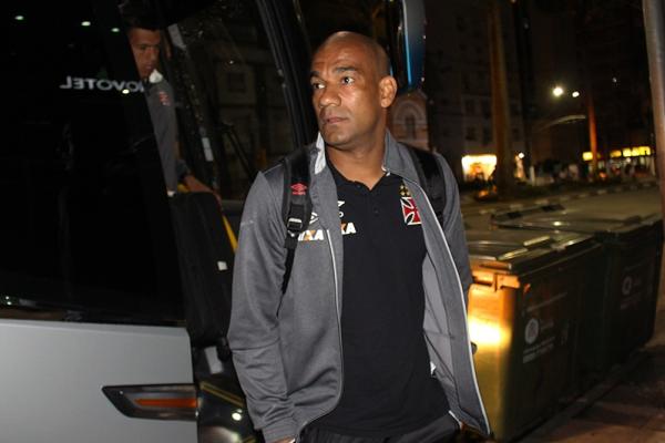 Rodrigo durante desembarque vascano em Santos