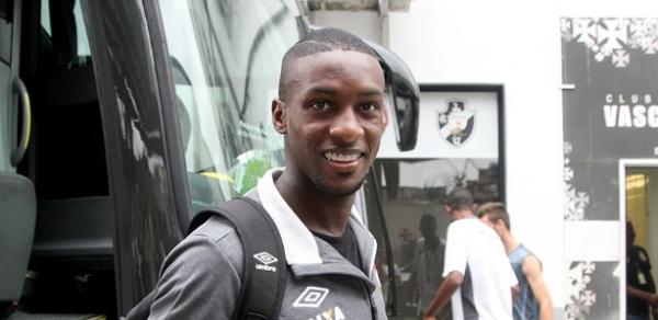 Volante William foi liberado para casar e perdeu a vaga de titular do Vasco