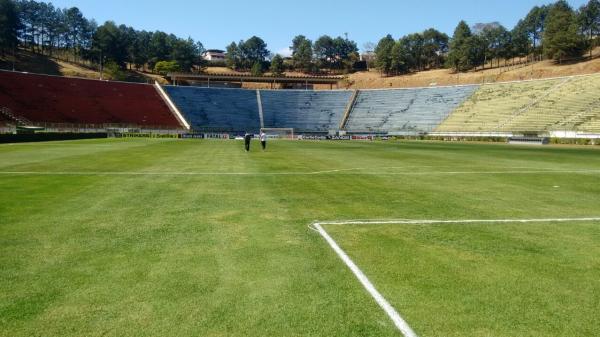 Gramado do Estdio Mario Helnio em excelentes condies