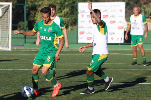 Caio Monteiro est  disposio da comisso