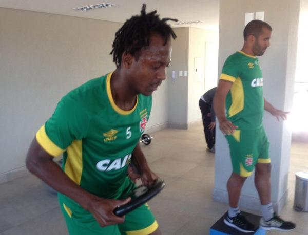 Andrezinho e Jlio Csar treinam na academia