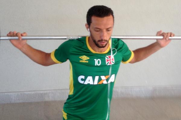 Nen treina na academia do hotel em Juiz de Fora