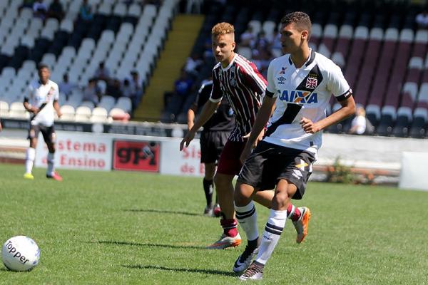Alexandre marcou para o sub-17 no tempo normal