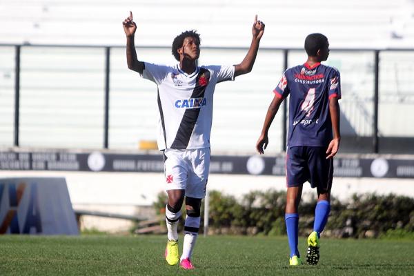 Alan Cardoso anotou o primeiro tento na Colina