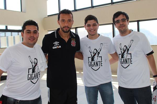 Poupado contra o Tupi, Nen esbanjou simpatia no encontro com os Gigantes