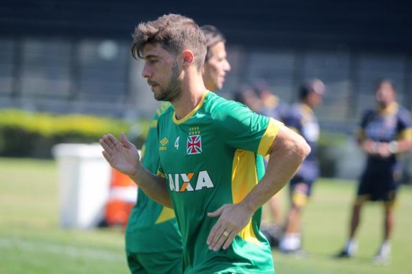 Fellype Gabriel durante treinamento em So Janurio