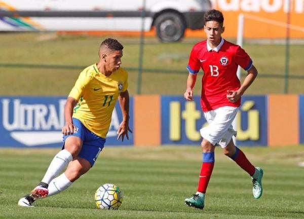 Paulinho tem sido convocado com frequncia para as selees de base