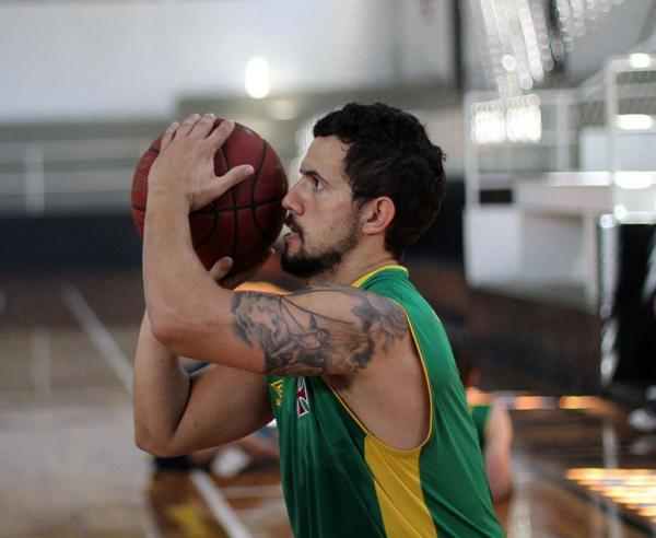 Dmian Palacios foi um dos destaques no ttulo da Liga Ouro e permaneceu no elenco