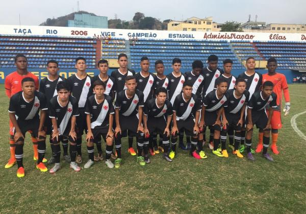 Sub-14 fez bonito em sua estreia na Taa Rio do Metropolitano