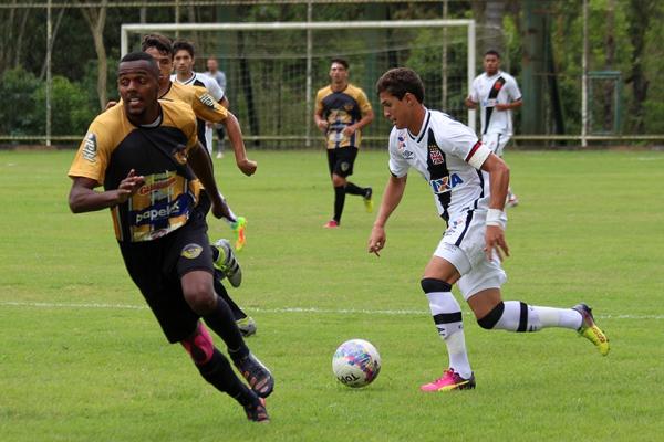 Mateus Vital puxa jogada de ataque do Gigante da Colina