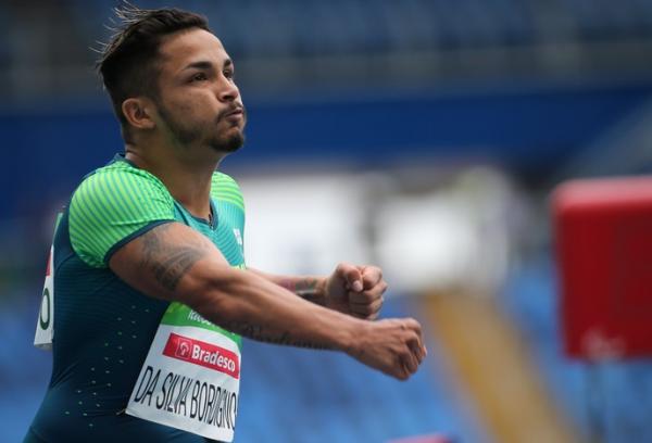 Fabio celebra aps concluir prova