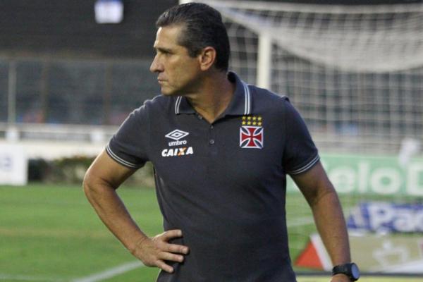 Jorginho durante a vitria contra o Oeste