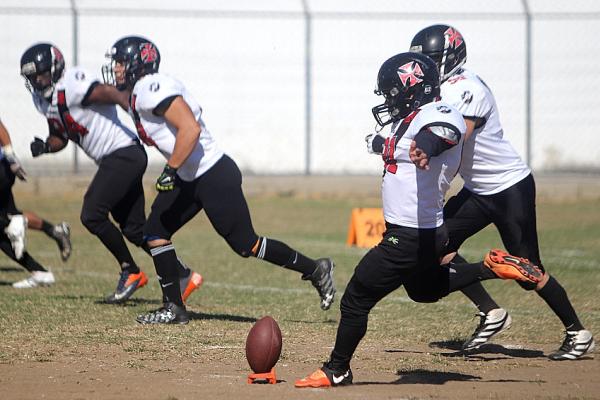O experiente Leduc chuta mais um field goal contra o Minas
