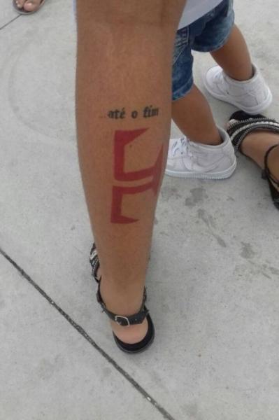 Mulher do medalhista Fabio Bordignon exibe tatuagem