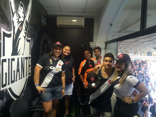 Vascanos acompanharam a partida do camarote especial na Colina