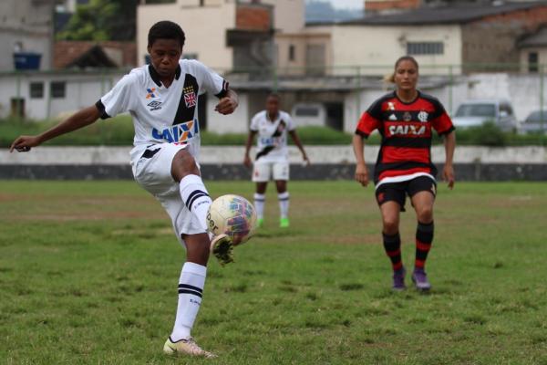 Zagueira Mariana teve grande atuao no Clssico dos Milhes