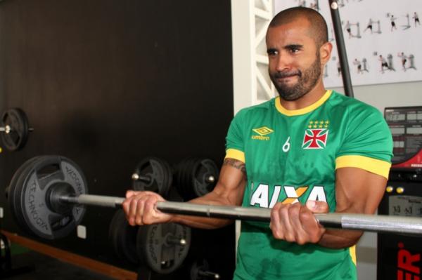 Jlio Csar suou a camisa na academia