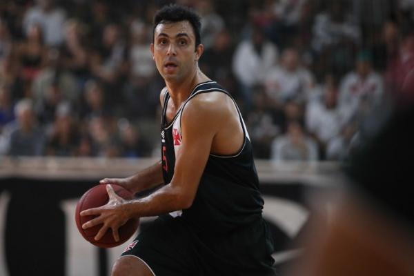 Depois de cinco anos defendendo o Flamengo, Hlio foi um dos destaques do Vasco na Liga Ouro