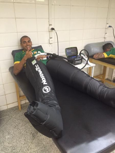Junior Dutra em treino regenerativo na manh deste sbado