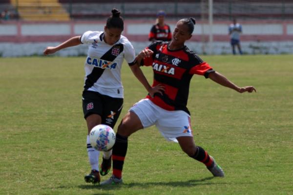 Las Veloso infernizou a defesa rubro-negra