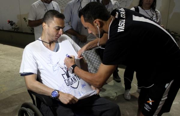 Scio-torcedor Cludio Bazoli ganhou autgrafo de Nen