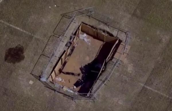 Buraco aberto no gramado do Maracan