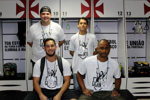 Scios-torcedores conhecaram o vestirio do time profissional