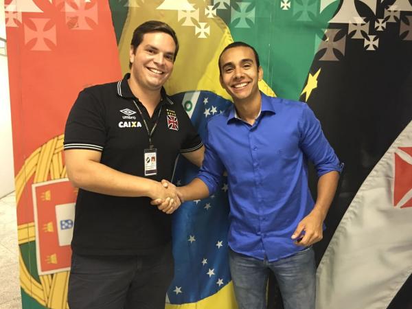 Joo Santos, coordenador do projeto Colina Cultural, e Yan Yuri, diretor da Singular Idiomas