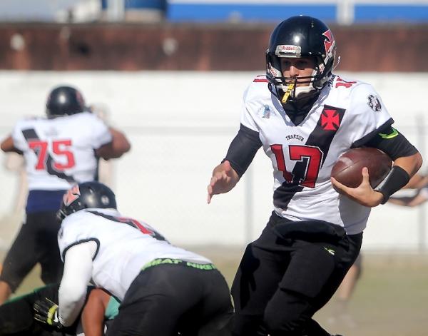 O QB Daniel Gazelle tem a misso de conduzir o Vasco  vitria contra o Flamengo